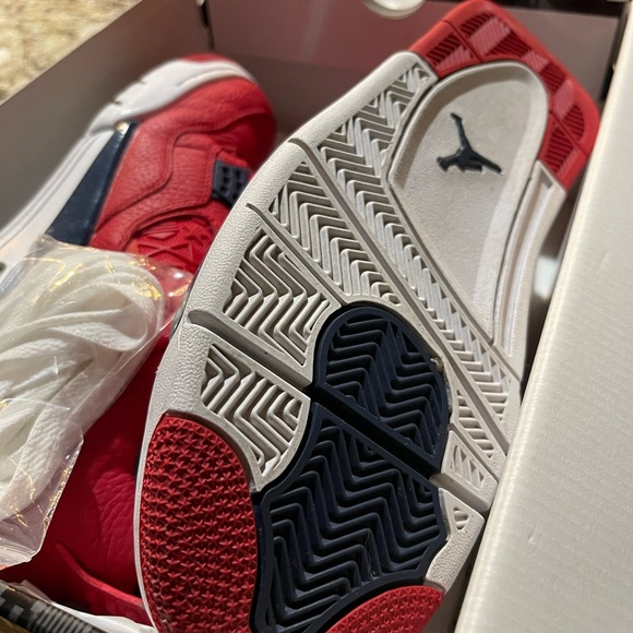 Used Air Jordan 4 Retro SE, US size 8.5 with box. Gym Red. - Picture 6 of 6